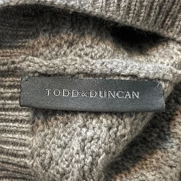 Todd & Duncan 100% Cashmere Heather Gray Knit Infinity Scarf - Picture 2 of 5